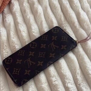 Louis Vuitton Monogram Zip-Around Clutch Ballerina pink